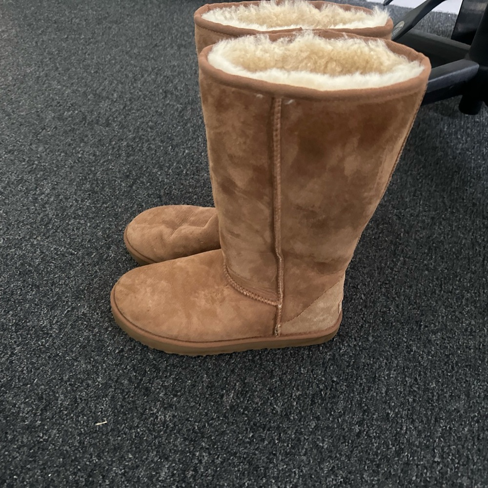 UGG Boots just in time for cold weather. Classic Tall size 9